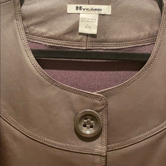 Black or brown jacket with 3/4 length sleeves. - Picture 8 of 10